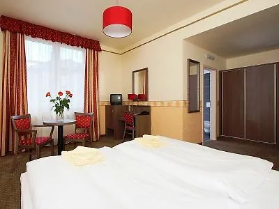 פראג Hotel Ostruvek